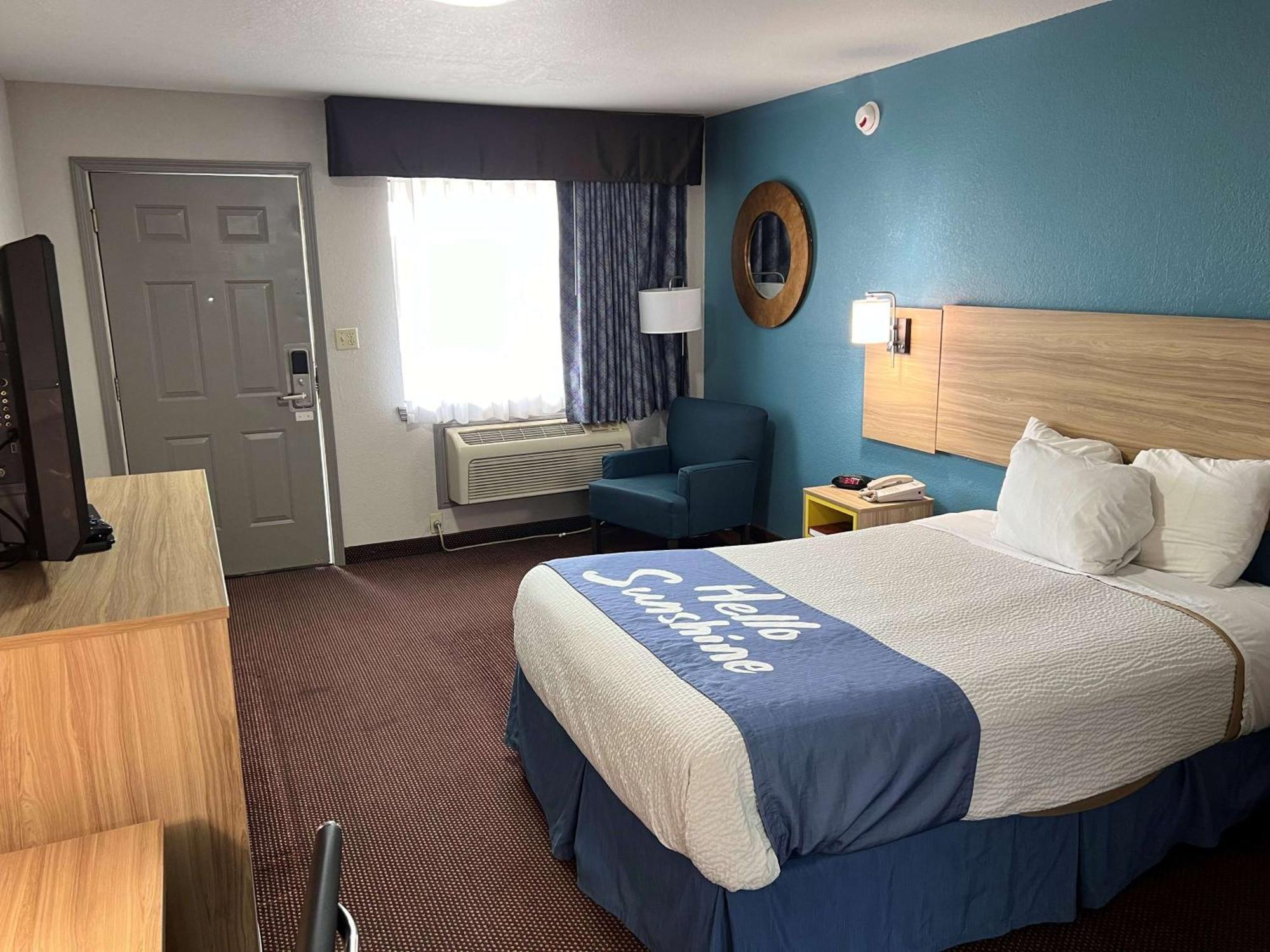 Days Inn By Wyndham Pratt Exterior photo